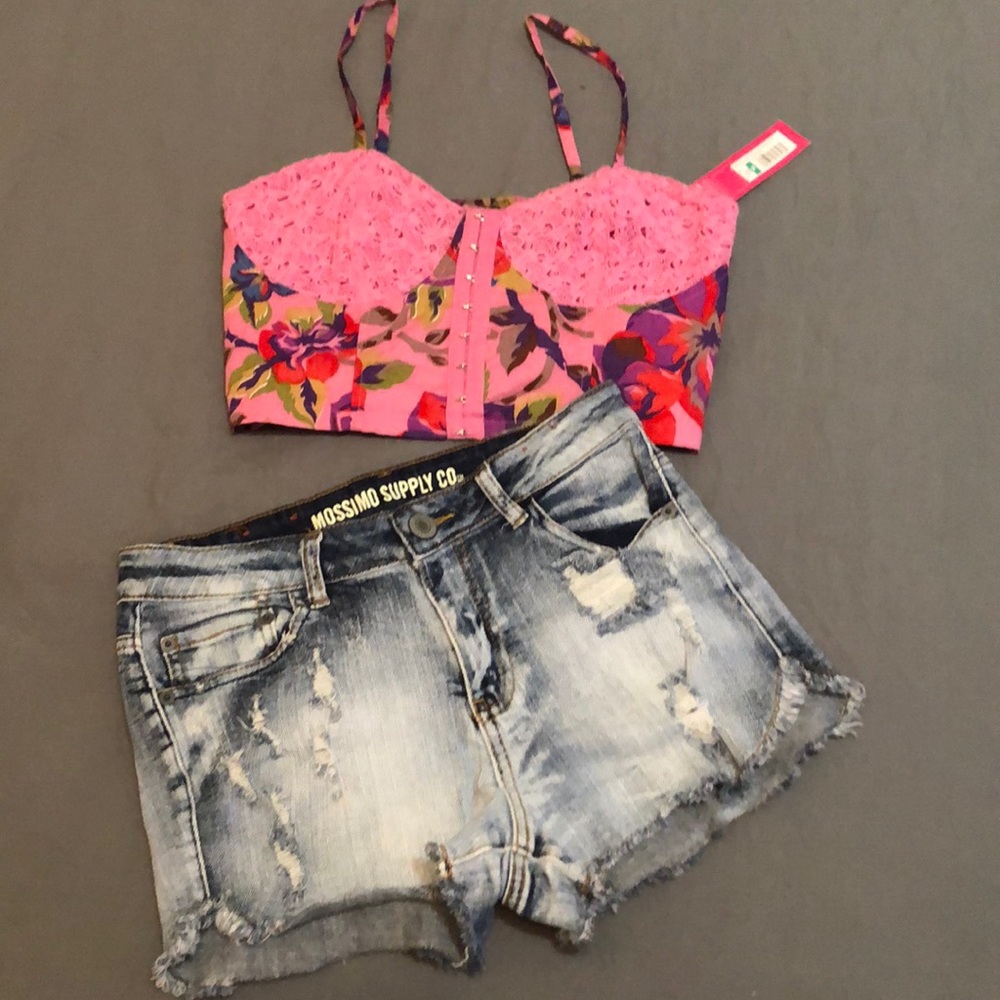 Cute crop top and shorts 🎀